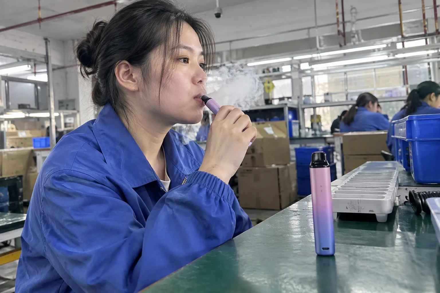 What should a UK reusable vape retailer FAQ explain first (from section: What should a UK reusable vape retailer FAQ exp